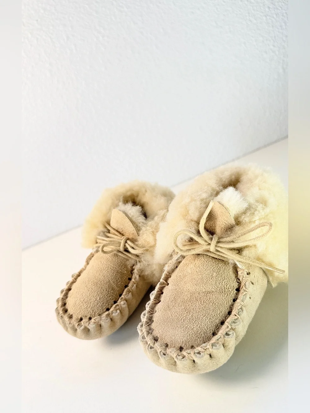 Handmade Sheepskin Moccasin Slippers Kids Size 8 - 9 Cream shearling Lined Cozy